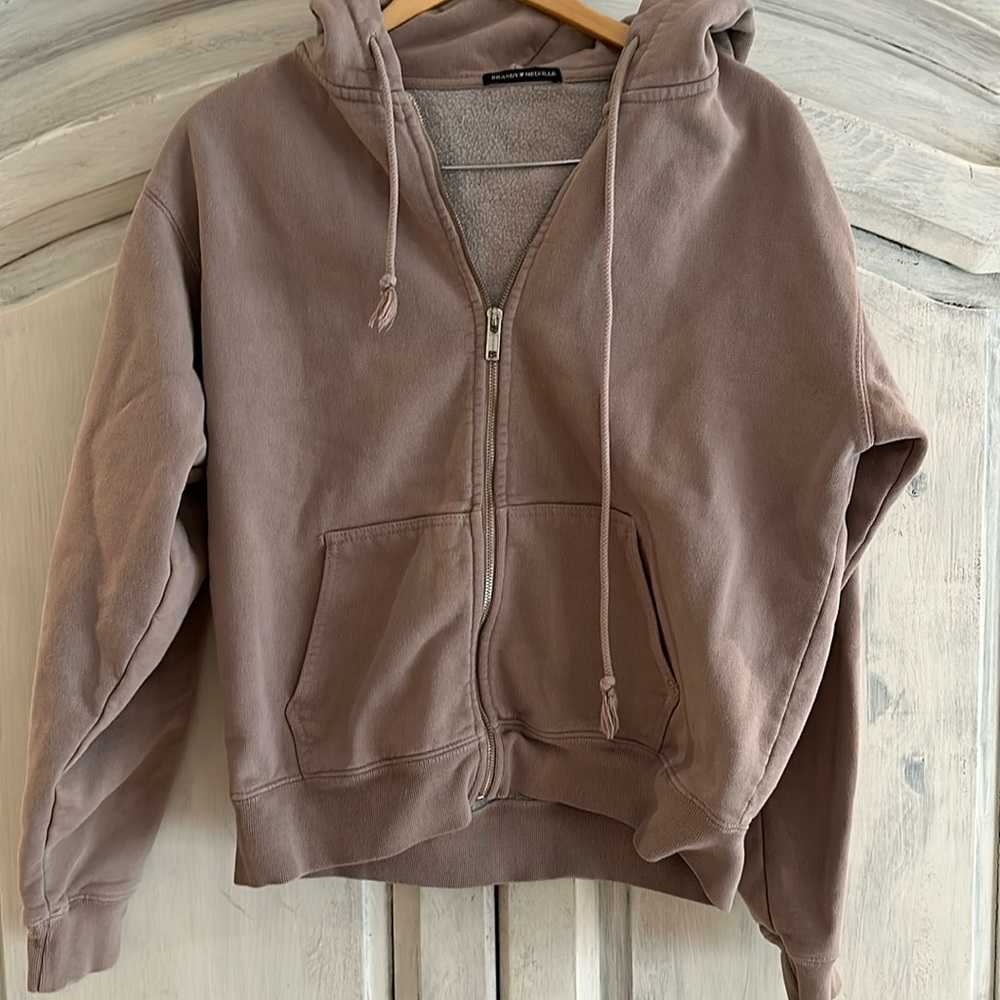 Brandy Melville hooded sweatshirt jacket